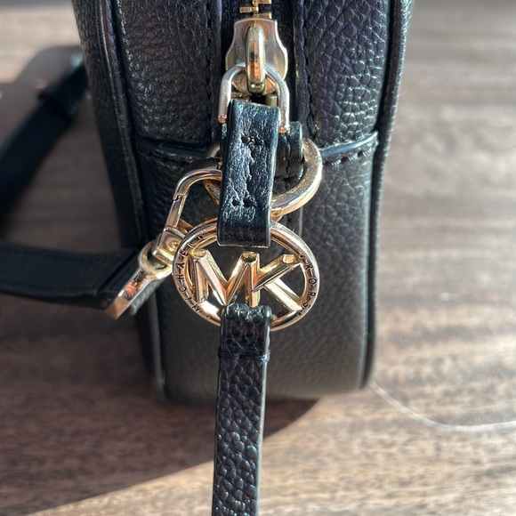 Michael Kors CrossBody Bag - Picture 5 of 12